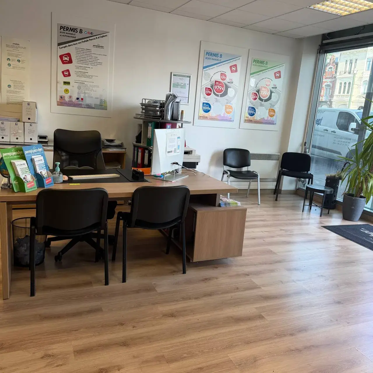 Bureau et vitrine de l'agence Permis Pas Cher Roubaix