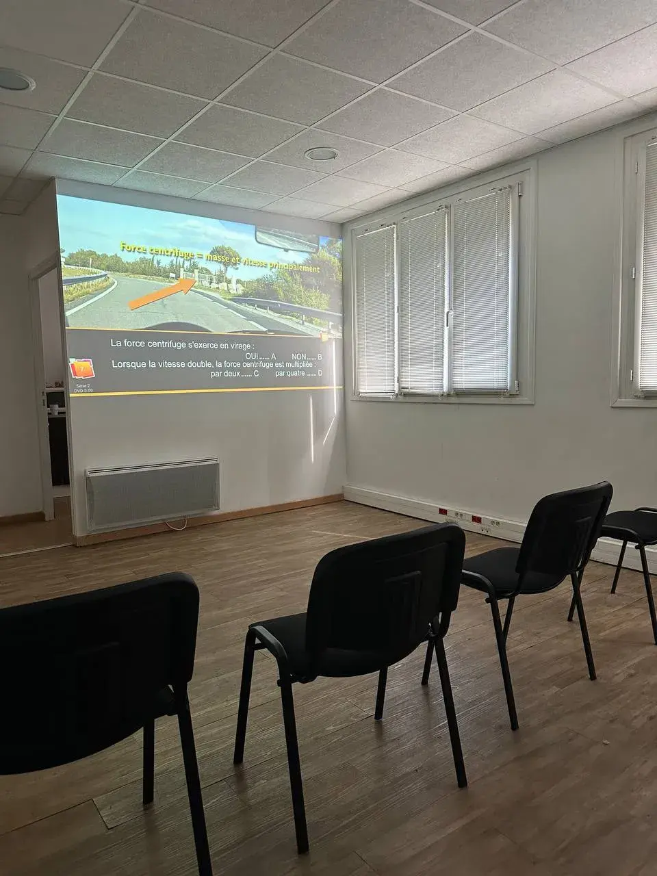Salle de code Permis Pas Cher — cours avec projection vidéo